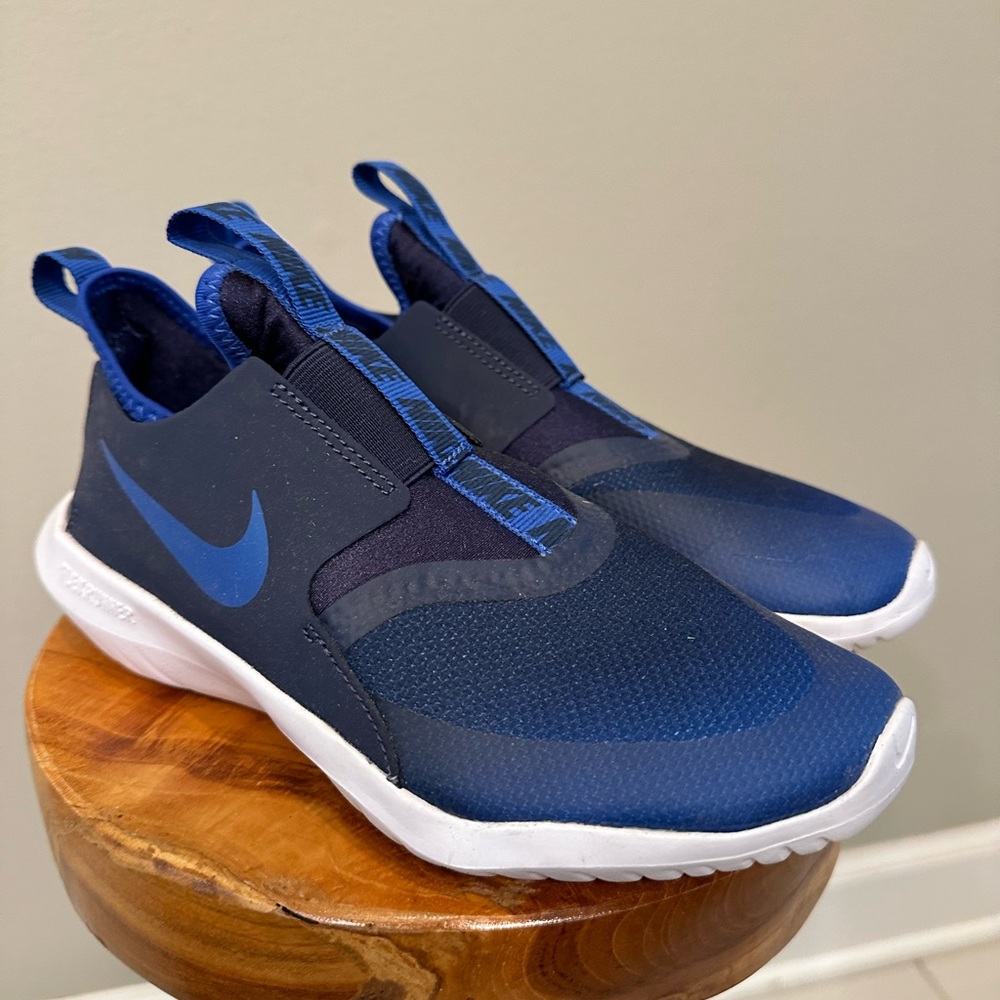 Nike Kids Navy and Black Slip-On Shoes